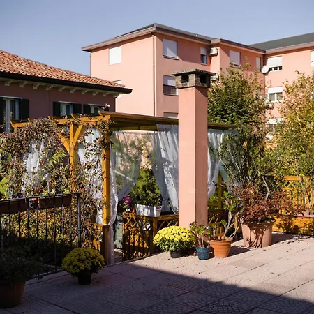 All'altana 度假居 *